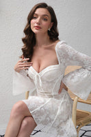 Laden Sie das Bild in den Galerie-Viewer, Lange Ärmel Bodycon Kleines weißes Kleid mit quadratischem Ausschnitt und Spitze