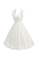 Laden Sie das Bild in den Galerie-Viewer, A Linie Spaghettiträger Plissee weißes kurzes Cocktailkleid