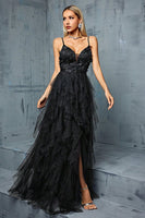 Laden Sie das Bild in den Galerie-Viewer, Schwarzes A-Linie Spaghettiträger Blumen Rüschen Tüll Langes Ballkleid mit Schlitz