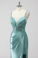 Laden Sie das Bild in den Galerie-Viewer, Grünes Pailletten Meerjungfrauen Satin Langes Ballkleid mit Rüschen und Schlitz