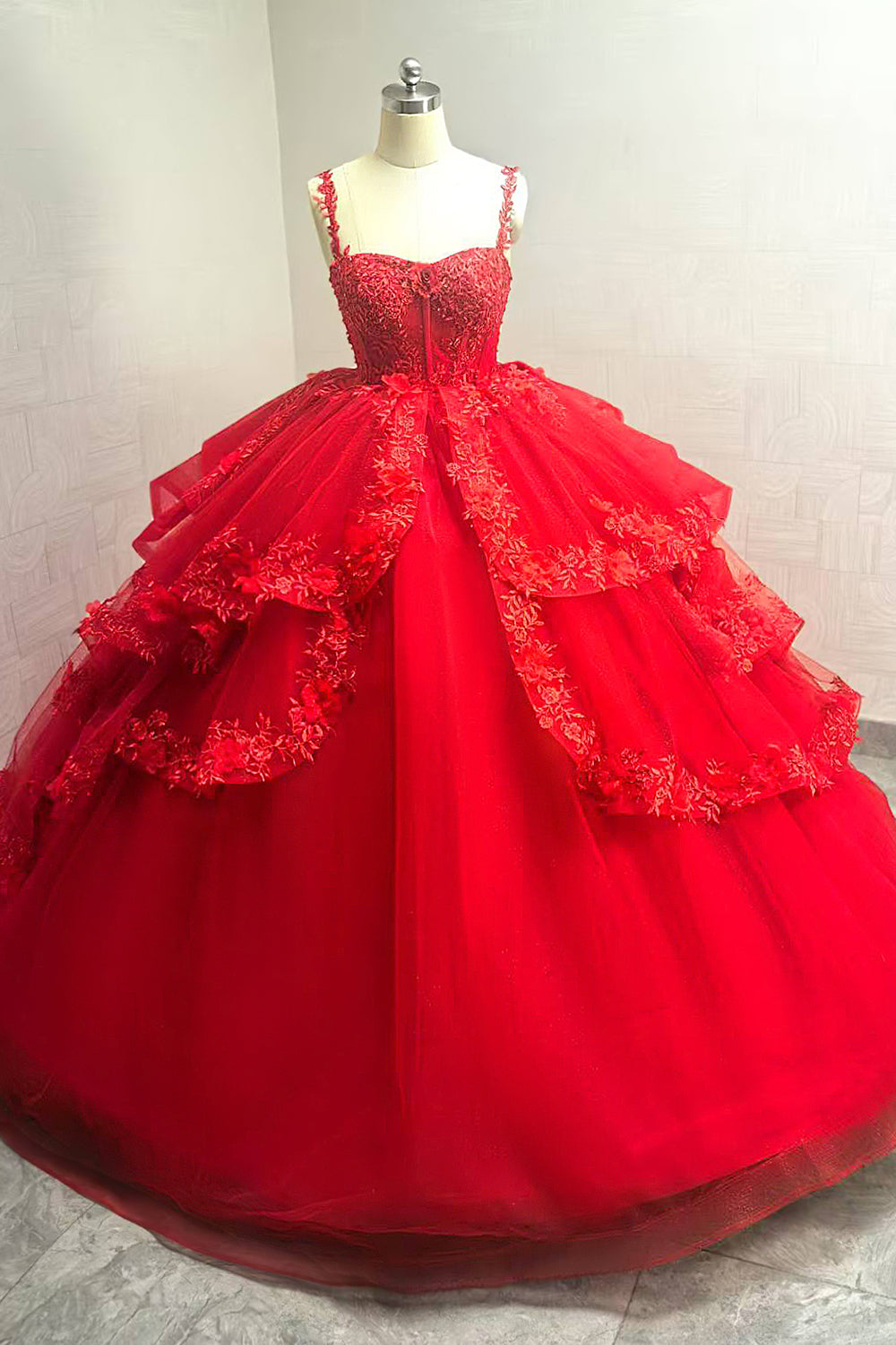 Funkelndes Rotes Ballkleid Spaghettiträger Perlenbesetztes Quinceanera Kleid mit Applikationen