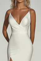 Laden Sie das Bild in den Galerie-Viewer, Elegantes Schulterfreies Satin Meerjungfrauen Brautkleid mit Rüschen und Schlitz