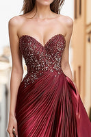 Laden Sie das Bild in den Galerie-Viewer, Burgundy Satin Herzausschnitt Ballkleid mit Stickerei