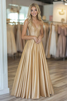 Laden Sie das Bild in den Galerie-Viewer, Gold Satin Herzausschnitt A Linie Gerafftes Ballkleid mit Perlen