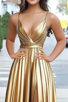 Laden Sie das Bild in den Galerie-Viewer, Metallic-Satin Goldens A-Linie Plissee Ballkleid mit V-Ausschnitt und Schlitz