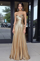 Laden Sie das Bild in den Galerie-Viewer, Gold Langes A-Linie Herzausschnitt Metallic Plissee Ballkleid mit Falten