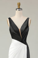 Laden Sie das Bild in den Galerie-Viewer, Schwarz-weißes Langes Etui Galakleid mit tiefem V-Ausschnitt