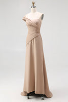 Laden Sie das Bild in den Galerie-Viewer, Eine Schulter Sheath Light Khaki Plissiertes Plus-Size Langes Abendkleid
