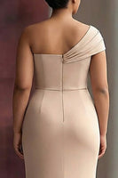 Laden Sie das Bild in den Galerie-Viewer, Eine Schulter Sheath Light Khaki Plissiertes Plus-Size Langes Abendkleid