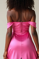 Laden Sie das Bild in den Galerie-Viewer, Einfaches Fuchsia Schulterfreies Satin Ballkleid mit Schlitz