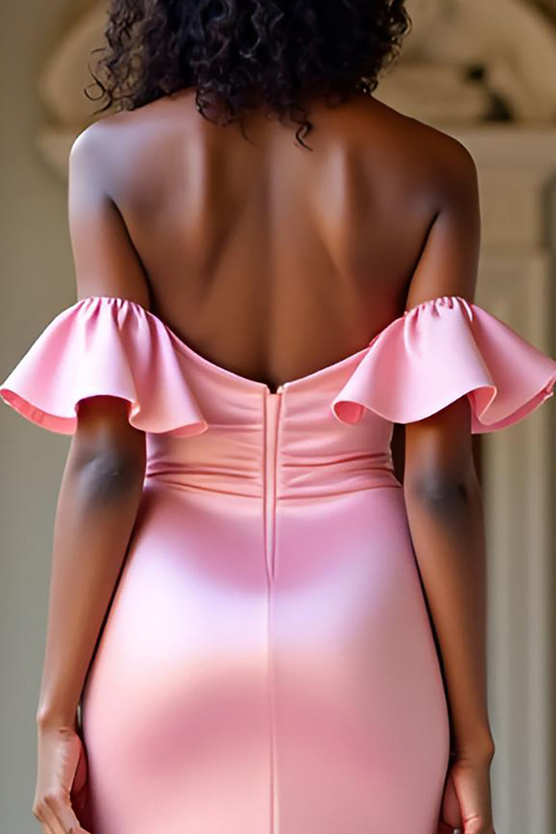 Laden Sie das Bild in den Galerie-Viewer, Elegantes Rosa Schulterfreies Ballkleid aus Satin mit Schlitz