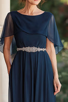 Laden Sie das Bild in den Galerie-Viewer, Chiffon A Linie Capelet Marineblaues Kleid der Brautmutter mit perlenbesetzter Taille