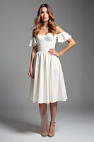 Laden Sie das Bild in den Galerie-Viewer, Weißes Schulterfreies Plissiertes Standesamtkleid in A-Linie