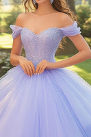Laden Sie das Bild in den Galerie-Viewer, Flieder Schulterfreies Ball Quinceanera Kleid aus Tüll mit Applikationen