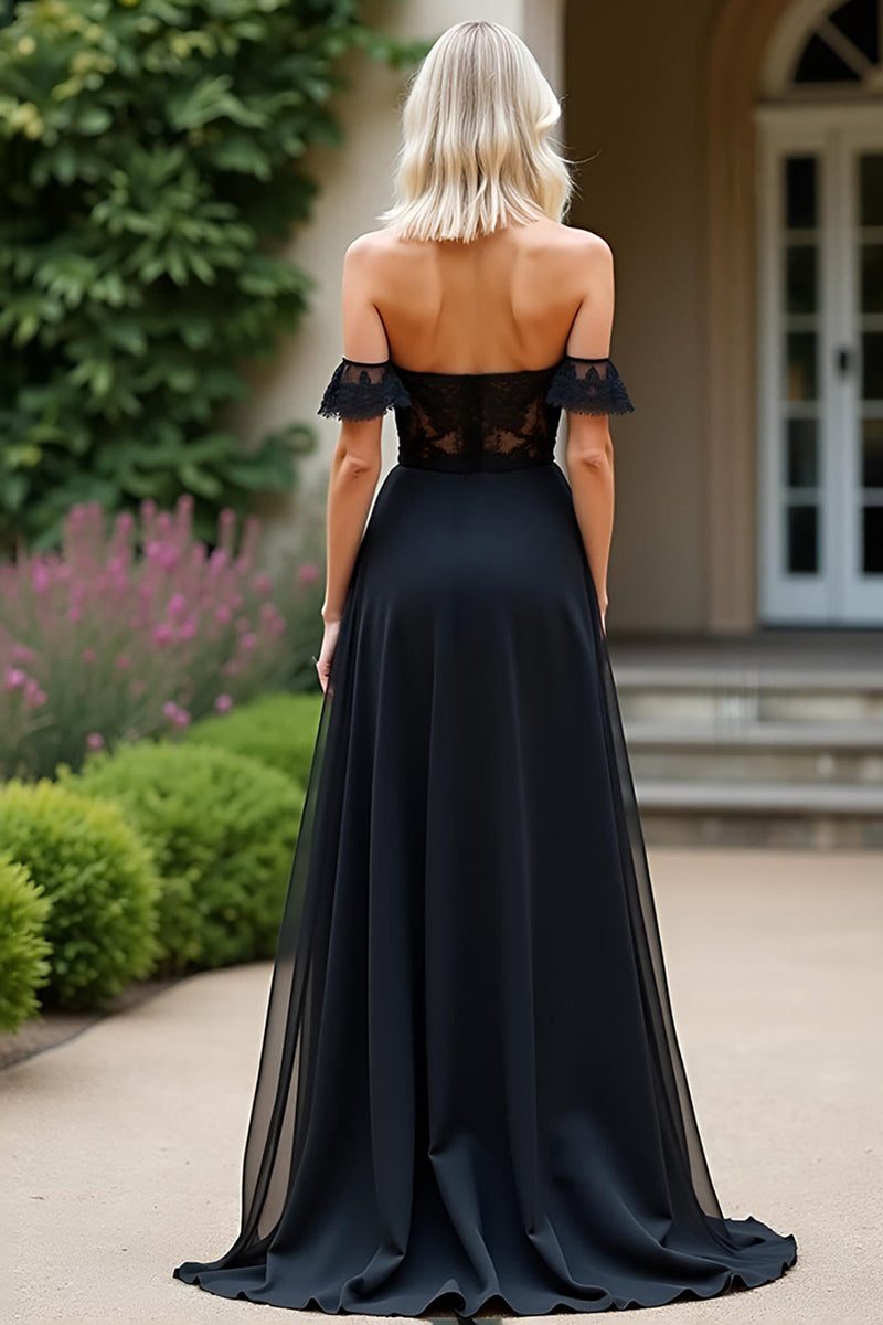 Laden Sie das Bild in den Galerie-Viewer, Schwarzes Schulterfreies Chiffon Spitze Ballkleid mit Schlitz