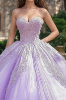 Laden Sie das Bild in den Galerie-Viewer, Flieder Trägerloses Ball Quinceanera Kleid aus Tüll