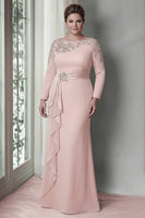 Laden Sie das Bild in den Galerie-Viewer, Sheath Blush Langärmeliges Satin Plus-Size Mutter der Braut Kleid mit Rüschen
