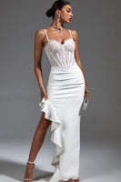 Laden Sie das Bild in den Galerie-Viewer, Weißes Etui Korsett Spaghettiträger Spitze Ballkleid mit Rüschen und Schlitz