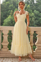 Laden Sie das Bild in den Galerie-Viewer, A Linie Plissee Schleife Spaghettiträger Schwarzes Langes Brautjungfernkleid