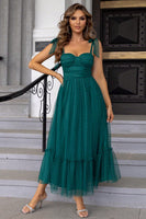 Laden Sie das Bild in den Galerie-Viewer, A Linie Plissee Schleife Spaghettiträger Schwarzes Langes Brautjungfernkleid