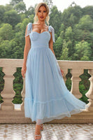 Laden Sie das Bild in den Galerie-Viewer, A Linie Plissee Schleife Spaghettiträger Schwarzes Langes Brautjungfernkleid