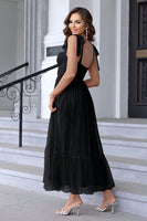 Laden Sie das Bild in den Galerie-Viewer, A Linie Plissee Schleife Spaghettiträger Schwarzes Langes Brautjungfernkleid