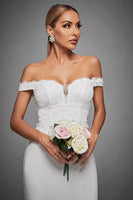 Laden Sie das Bild in den Galerie-Viewer, Schulterfreies Elfenbein Meerjungfrauen Brautkleid mit Schlitz