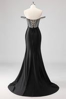 Laden Sie das Bild in den Galerie-Viewer, Glitzerndes Schwarzes Meerjungfrau Schulterfreies Ballkleid mit Perlenstickerei und Schlitz