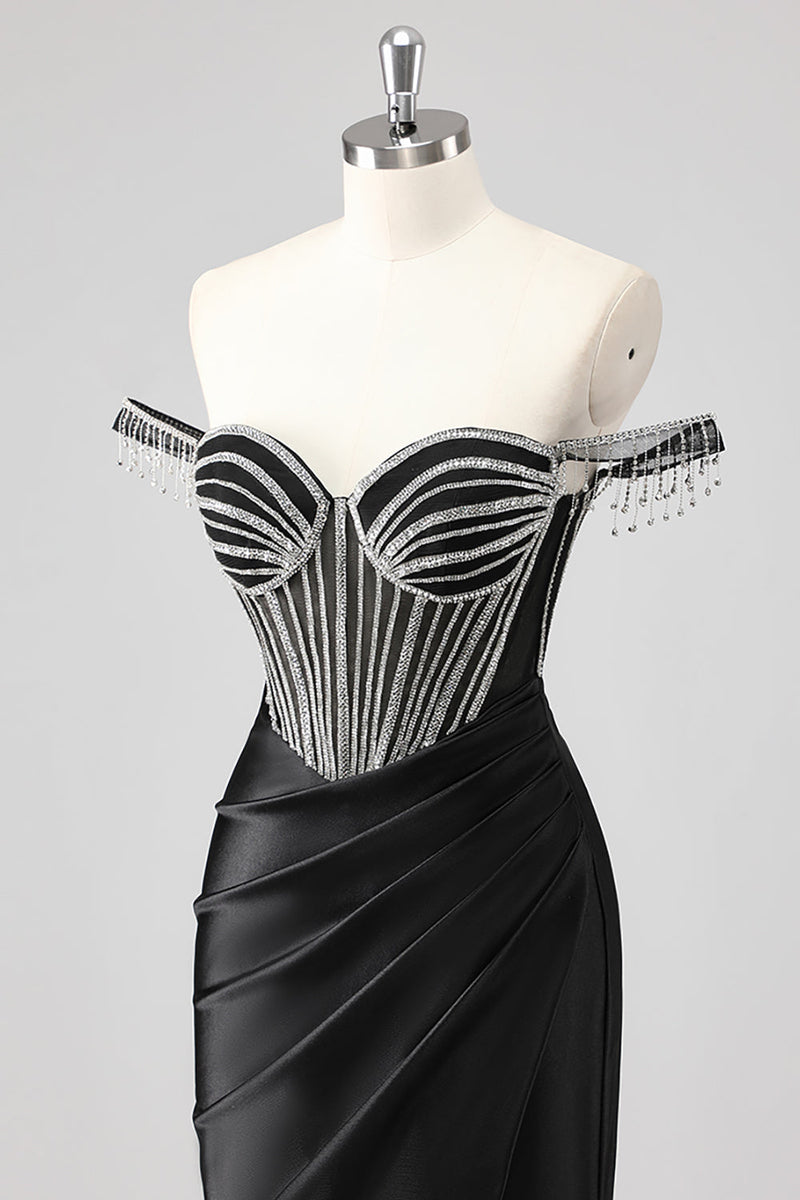 Laden Sie das Bild in den Galerie-Viewer, Glitzerndes Schwarzes Meerjungfrau Schulterfreies Ballkleid mit Perlenstickerei und Schlitz