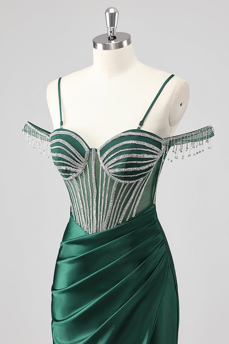 Laden Sie das Bild in den Galerie-Viewer, Glitzerndes Schwarzes Meerjungfrau Schulterfreies Ballkleid mit Perlenstickerei und Schlitz