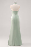 Laden Sie das Bild in den Galerie-Viewer, Salbeigrünes Neckholder Etui Brautjungfernkleid mit Schlitz