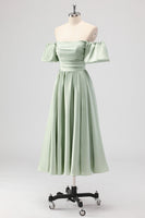 Laden Sie das Bild in den Galerie-Viewer, Salbeigrün A-Linie Schulterfreies Teelanges Brautjungfernkleid aus Satin