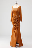 Laden Sie das Bild in den Galerie-Viewer, Braunes Etui Quadratischer Ausschnitt Samt Langärmeliges Brautjungfernkleid