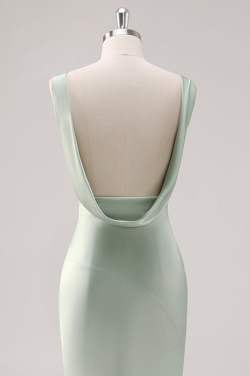 Laden Sie das Bild in den Galerie-Viewer, Salbeigrünes Satin Rückenfreies Etui Brautjungfernkleid mit V-Ausschnitt