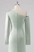 Laden Sie das Bild in den Galerie-Viewer, Eine Schulter Satin Sage Etui Brautjungfernkleid mit langen Ärmeln