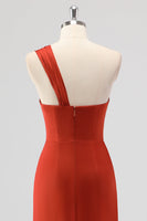 Laden Sie das Bild in den Galerie-Viewer, Rust Mermaid Eine Schulter Satin Langes Brautjungfernkleid mit Schlitz