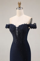 Laden Sie das Bild in den Galerie-Viewer, Glitzerndes Marineblaues Schulterloses Langes Meerjungfrauen Ballkleid mit Applikation und Perlen