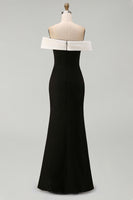 Laden Sie das Bild in den Galerie-Viewer, Schulterfreies Ballkleid aus mattem Satin in Schwarz