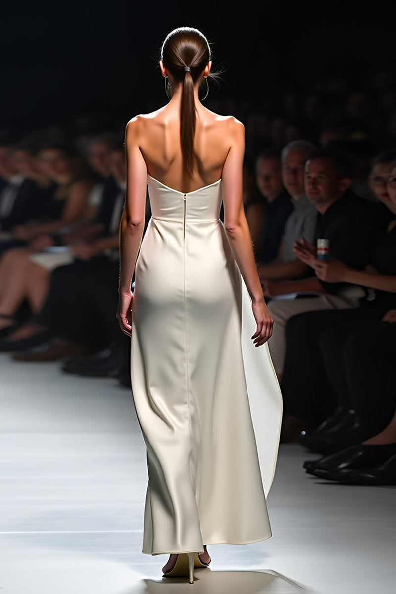 Laden Sie das Bild in den Galerie-Viewer, Weißes A-Linie Trägerloses Gerafftes Galakleid mit 3D-Blume