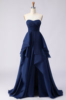 Laden Sie das Bild in den Galerie-Viewer, Marineblaues Trägerloses Rüschen Langes Ballkleid mit Falten und Schlitz