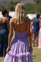 Laden Sie das Bild in den Galerie-Viewer, Flieder Schulterfreies Hochzeitsgastkleid mit Rüschen und Schlitz