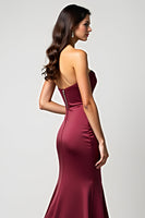 Laden Sie das Bild in den Galerie-Viewer, Trägerloses Burgundy Meerjungfrauen Satin Plissee Ballkleid