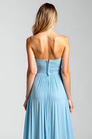 Laden Sie das Bild in den Galerie-Viewer, Blaues Trägerloses Brautjungfernkleid in A-Linie mit offenem Rücken und Schlitz