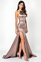 Laden Sie das Bild in den Galerie-Viewer, Dusty Rose Meerjungfrau Neckholder Satin Ballkleid mit Schlitz