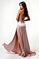 Laden Sie das Bild in den Galerie-Viewer, Blush Satin Neckholder Ballkleid mit Schlitz