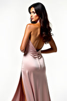 Laden Sie das Bild in den Galerie-Viewer, Blush Satin Neckholder Ballkleid mit Schlitz