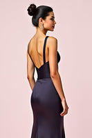 Laden Sie das Bild in den Galerie-Viewer, Meerjungfrau Spaghettiträger Marineblaues Plissiertes Langes Brautjungfernkleid