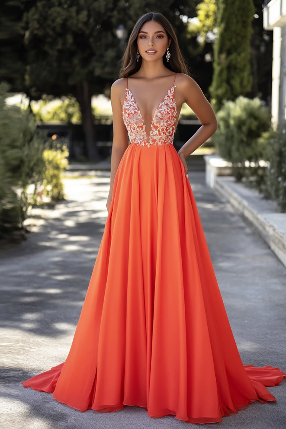 Orange Chiffon Spaghettiträger A-Linie Ballkleid mit Spitzenapplikationen