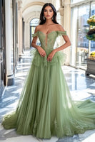 Laden Sie das Bild in den Galerie-Viewer, Dusty Sage A-Linie Schulterfreies Tüll Ballkleid mit Spitzenapplikationen