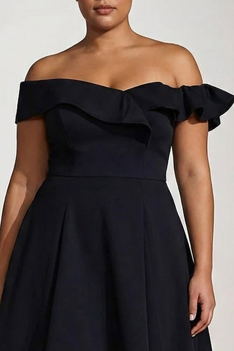 Laden Sie das Bild in den Galerie-Viewer, Schulterfreies A-Linie Übergröße Schwarzes Satin Festlichkleid